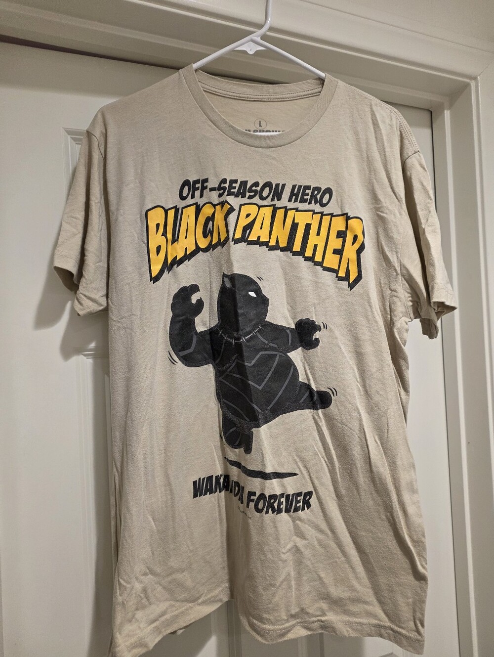 Super Fresh Mens Large Beige "Off Season Hero" - Black Panther Tee